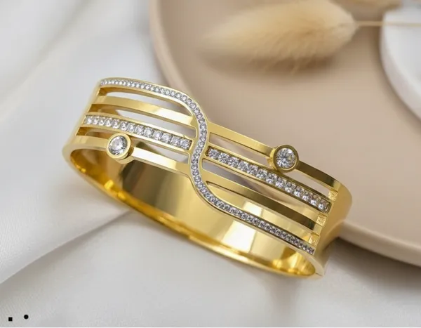 Gold_Meridian_Pav_Bracelet_For_Women